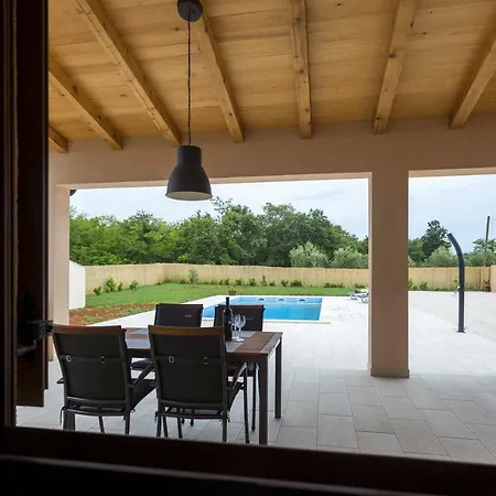House Nina With Heated Pool *
