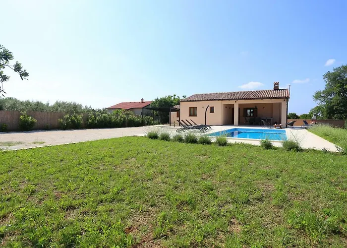 House Nina With Heated Pool * Valtura