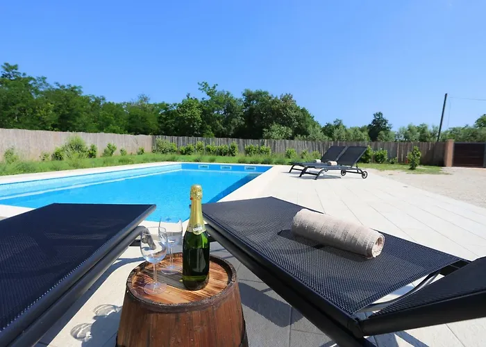 House Nina With Heated Pool * Valtura