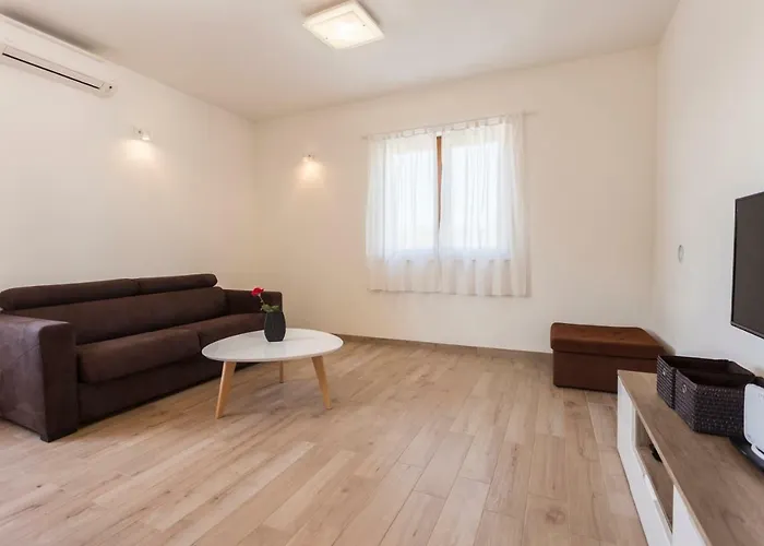 House Nina With Heated Pool * Valtura