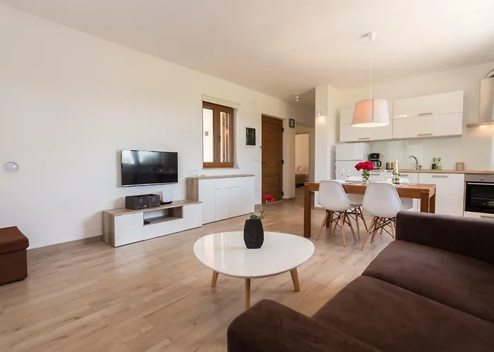 House Nina With Heated Pool Valtura