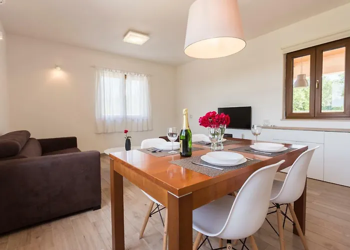 House Nina With Heated Pool Villa Valtura